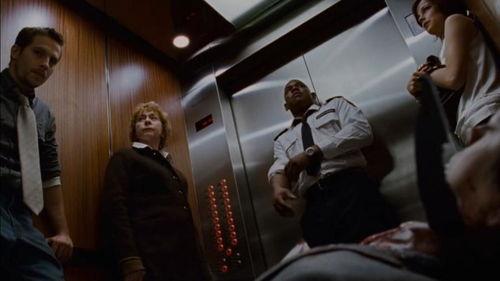 电梯里的恶魔,幽闭空间下的恐怖悬疑之旅